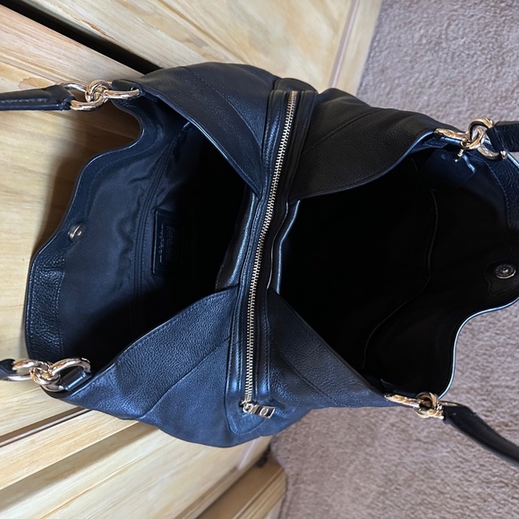 COACH Large Lexy Shoulder Bag In Pebble Leather - Black / Gold - Picture 3 of 9